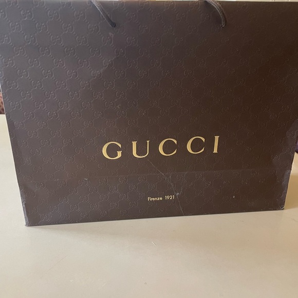 GUCCI HANDBAG- like new and barely used! - Picture 6 of 7